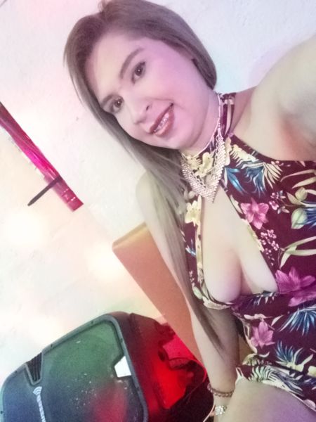 Hola chicos soy Rosalía mucho gusto me gustaría conocerte y compracerte en un rico sexo oral una rica paja rusa con unos lindos y grandes senos rosaditos y que sientas una rica y deliciosa vaginita bien rosadita y apretadita ..!! 
20 $ el rato 